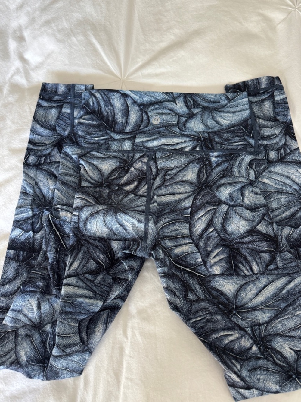 lululemon athletica Blue and Black Leaf-Print Leggings